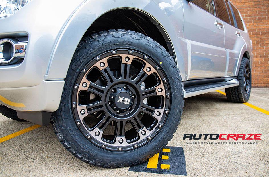 MITSUBISHI PAJERO HOSS XD II SATIN BLACK DARK TINT